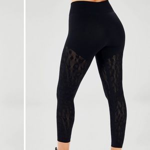 NWT Fabletics “Mid-Rise SculptKnit Leopard 7/8”
